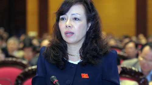 Minister of Health reports on doctor, hospital licenses  - ảnh 1